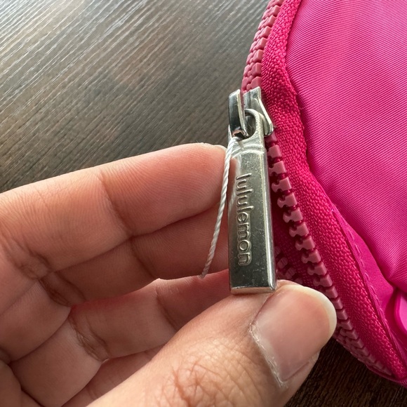 Lululemon Everywhere belt bag 1L Sonic Pink - Picture 3 of 12